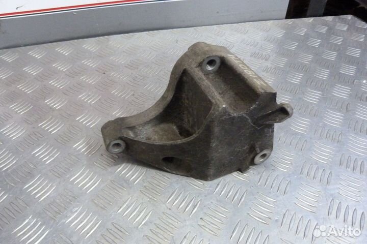 Кронштейн двигателя Opel Astra H Vectra C Z19DTH