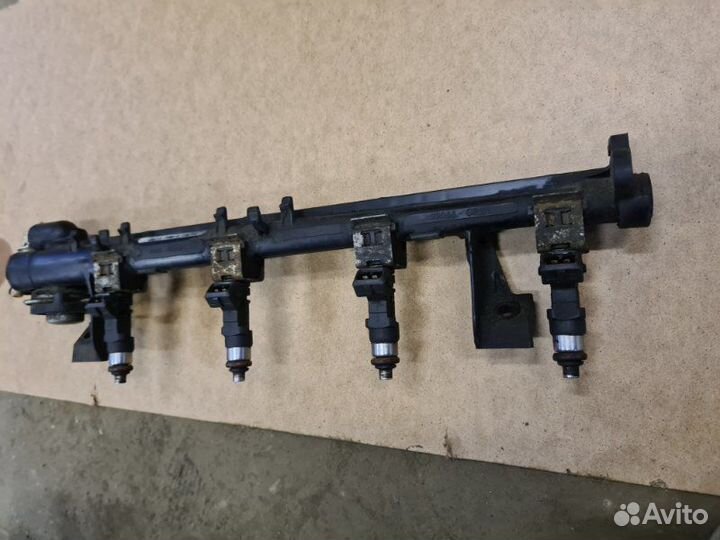Топливная рейка Ford Focus 3 1.6 2013