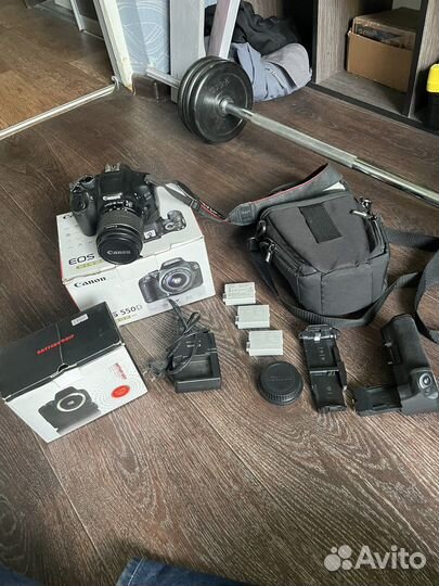 Зеркальный фотоаппарат canon eos 550D