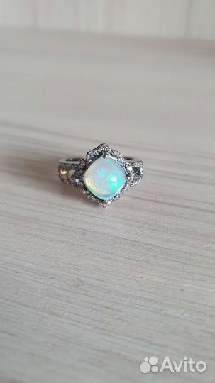 Серебряное кольцо с опалом