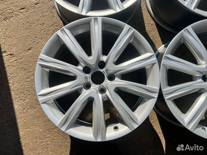 Комплект литых дисков R18x8 5x112