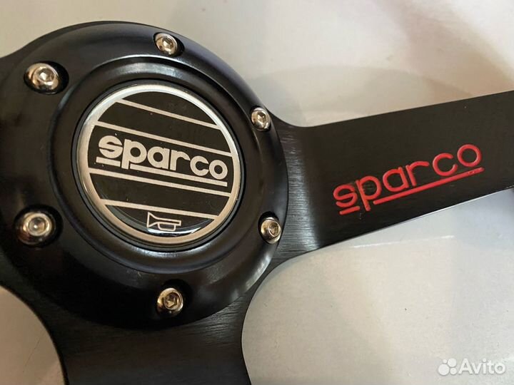 Спортивный руль Sparco