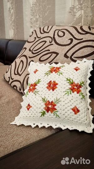 Подушка вязанная