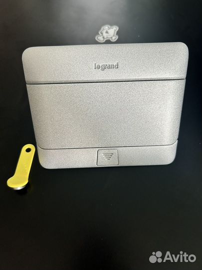 Выдвижной розеточный лючок