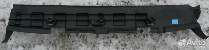 Discovery 3 2004-2009 верхний дефлектор радиатора