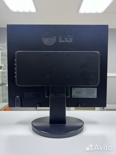 Монитор 19 дюймов LG L1952TR