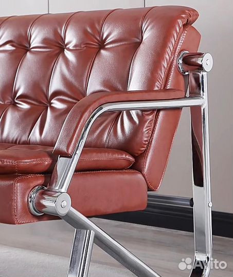 Кожаный диван и 2 кресла