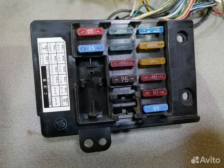 Блок предохранителей Toyota Vista 1990-1994