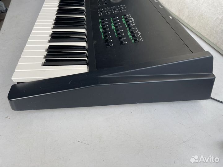 Синтезатор - рабочая станция yamaha SY77