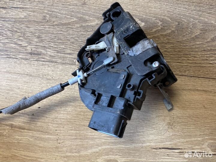 Ford mondeo 4 передний правый замок двери