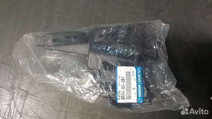 Кронштейн переднего бампера левый Mazda 3 bk