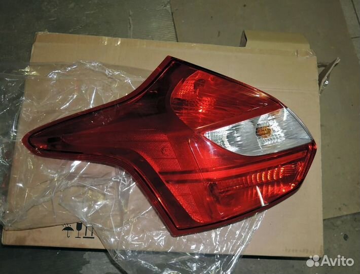 Фонарь задний левый Форд Фокус 3 III Хэтчбек