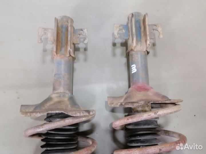 Стойка передняя в сборе Mazda 323 5E 1.5 1980-1989