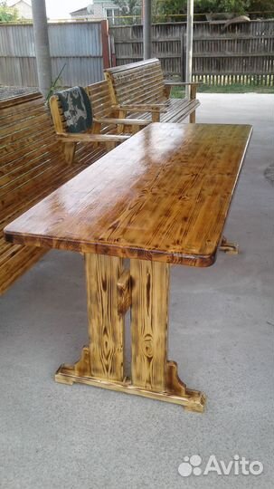 Стол обеденный