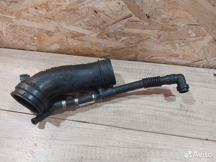 Патрубок воздушный Volkswagen Passat B5