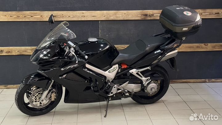 Дорожный мотоцикл honda VFR 800 2006 год