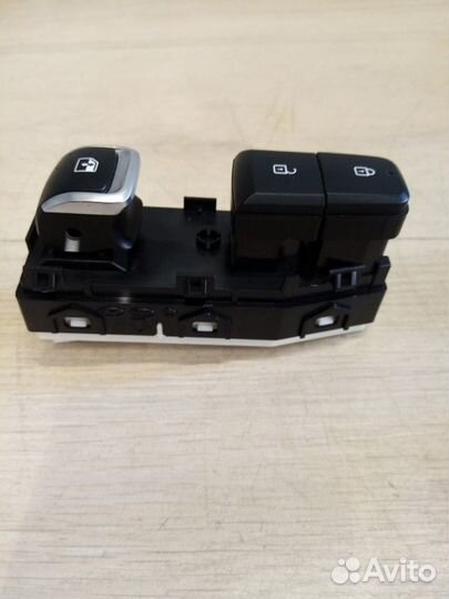 Кнопка стеклоподъемника передняя правая Kia K5 DL3