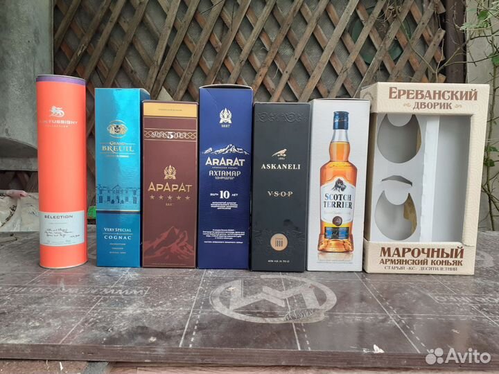 Бутылки и коробки