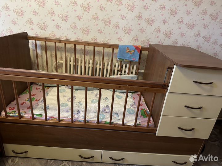 Детская кроватка