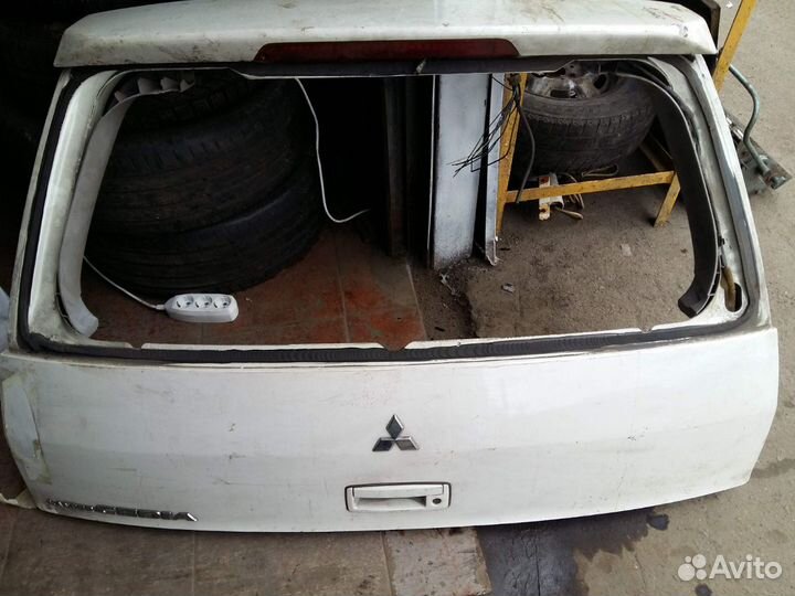 Задняя дверь Мицубиси Лансер