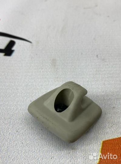 Крепление солнцезащитного козырька Citroen C4