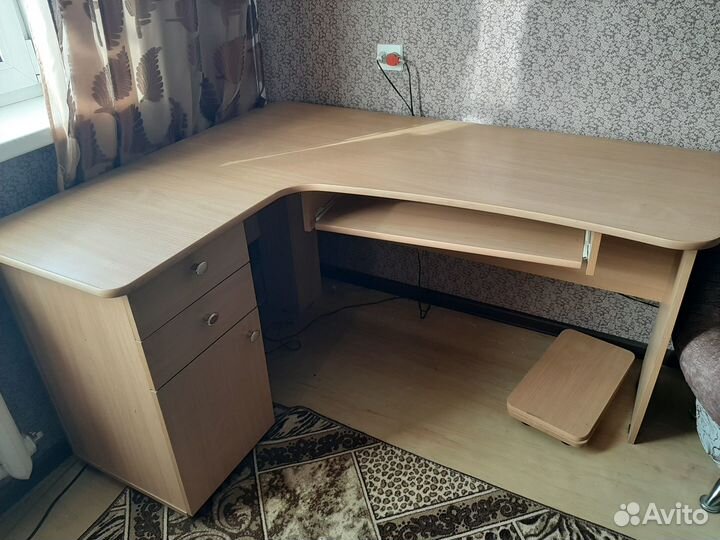 Компьютерный стол