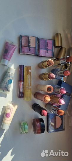 Косметика, тени, тушь, помада, блеск, румяна