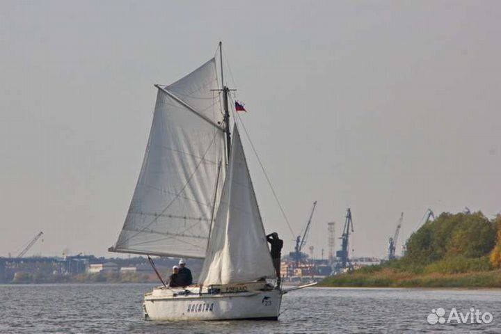 Отдых на воде под парусом