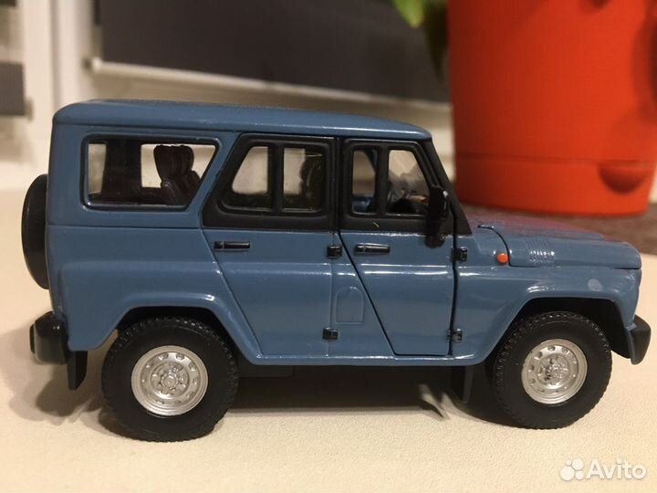 Коллекционные машинки 1 36