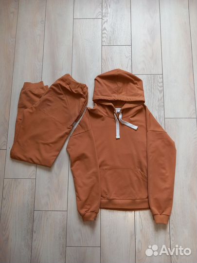 Костюм спортивный на девочку 152-158