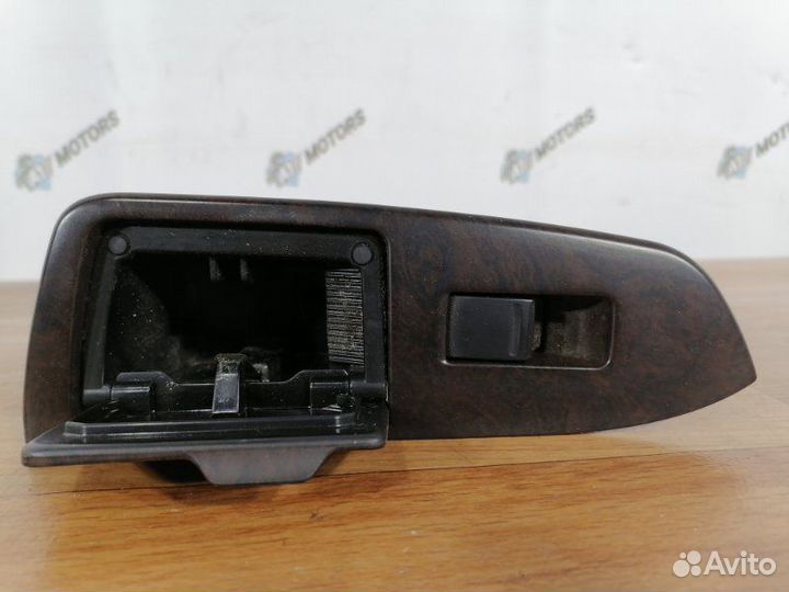 Кнопка стеклоподъемника задняя правая Toyota Mark
