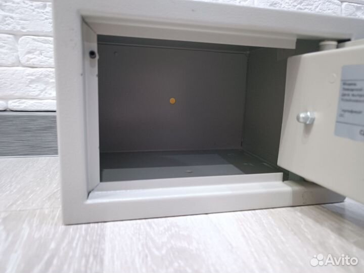 Сейф металлический