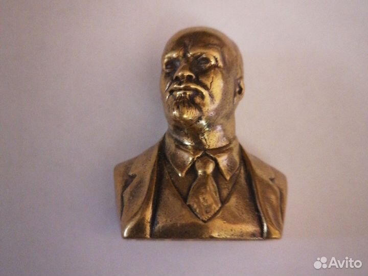 Бюст Ленина