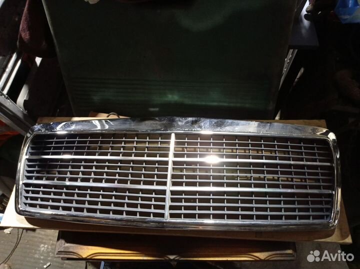 Решетка радиатора w 210 Mercedes новая