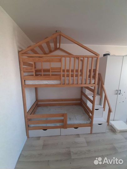 Двухъярусная кровать