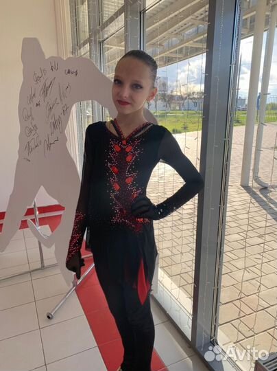 Костюм для фигурного катания 146-152