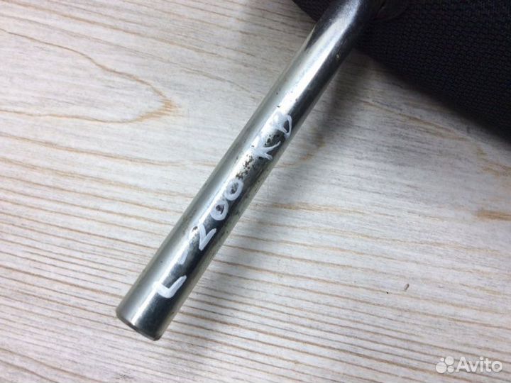 Подголовник сиденья задний Mitsubishi L200 KB