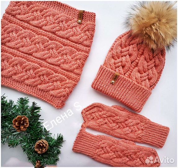 Шапка с меховым помпоном, снуд, варежки