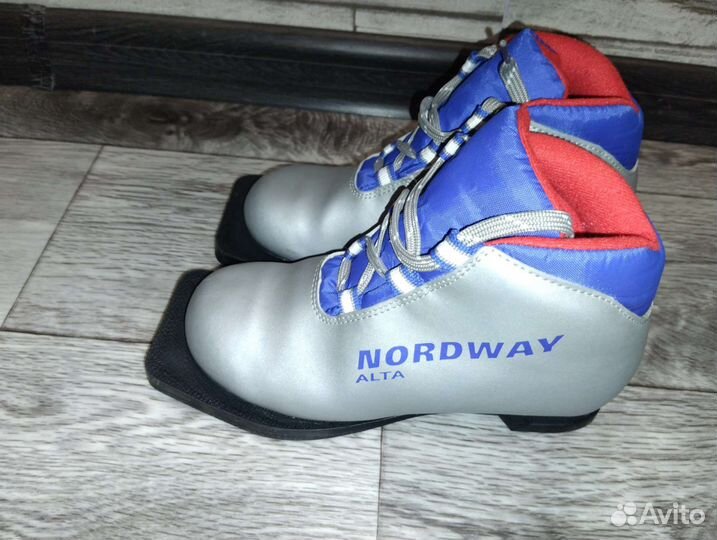 Лыжные ботинки для девочки