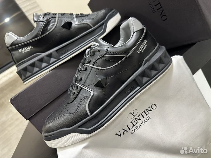 Кроссовки Valentino