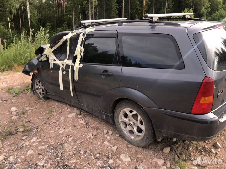 Ford Focus 1.4 МТ, 2002, битый, 240 000 км