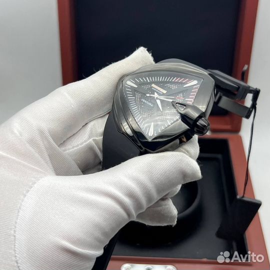 Часы Hamilton Ventura