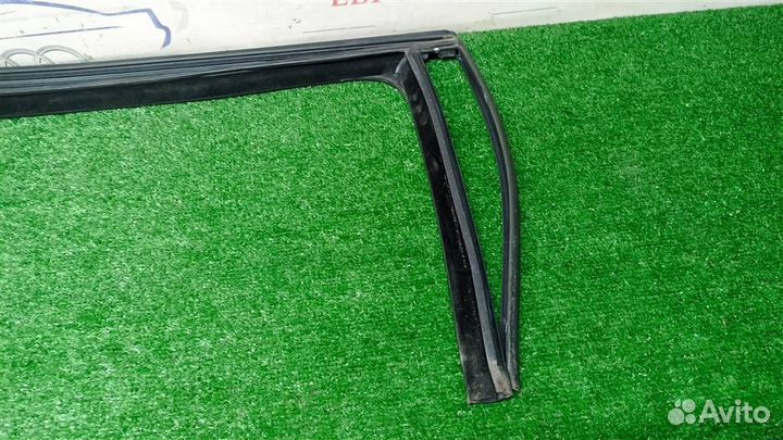 Уплотнитель стекла двери VW Golf V Variant 2003-2