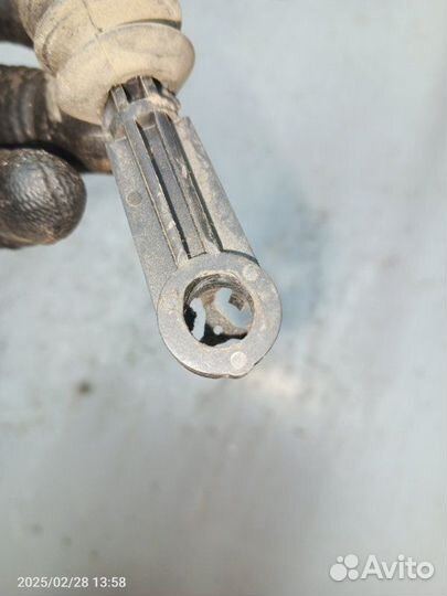 Главный цилиндр сцепления Renault Megane K4M 2008