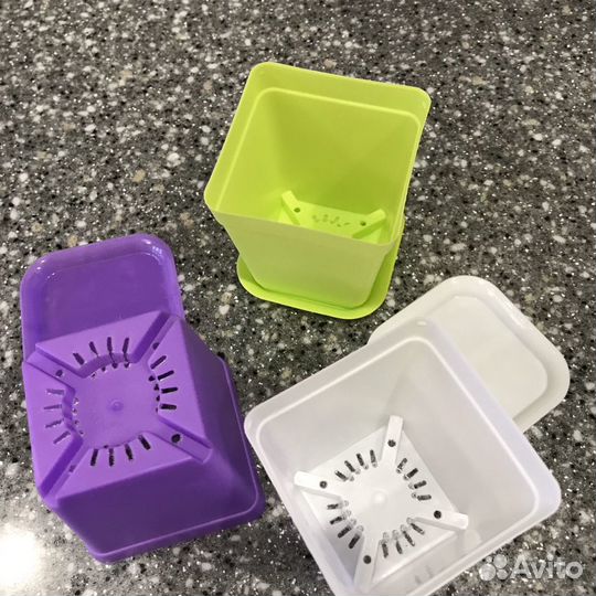 Пластиковый горшок для цветов с поддоном (6,5*8 см