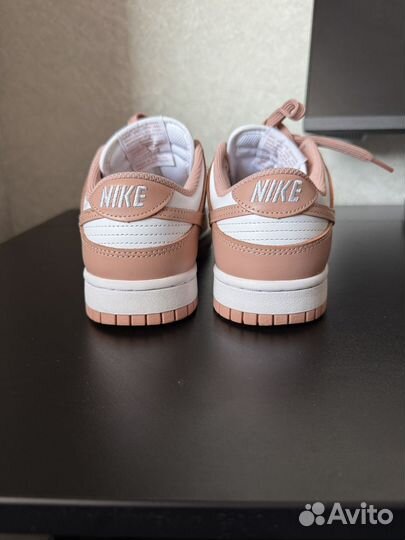 Женские кроссовки Nike Dunk Low