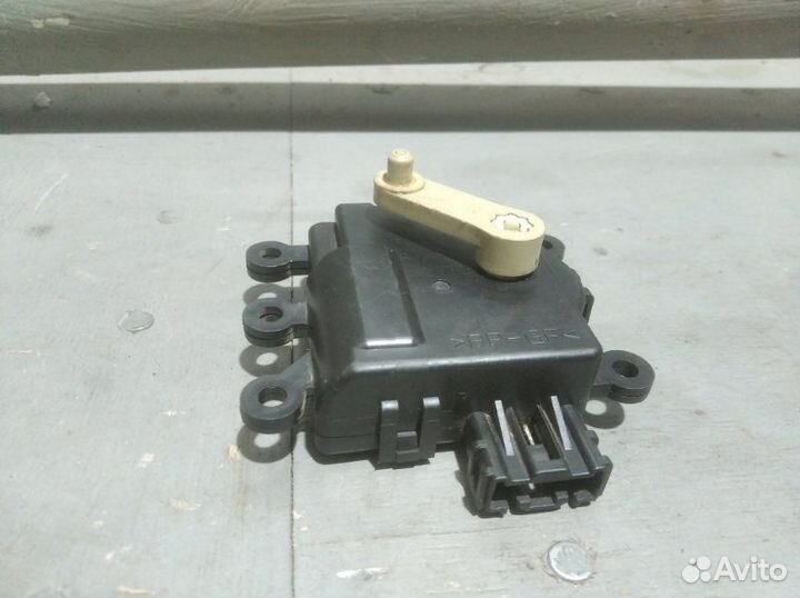 Моторчик заслонки отопителя Mazda 6 2007-2013