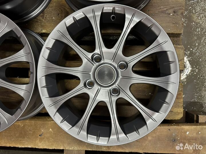 Комплект отличных литых дисков Skad 4x114.3