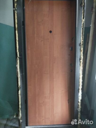 Дверь входная металлическая бу