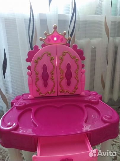 Туалетный столик (трельяж)